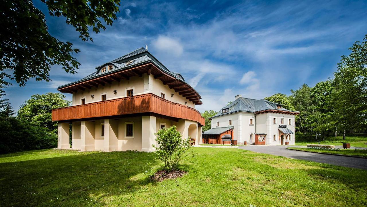 Hotel Kristin Hradek Decin Ngoại thất bức ảnh