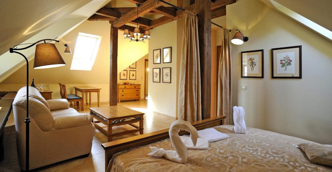 Hotel Kristin Hradek Decin Ngoại thất bức ảnh