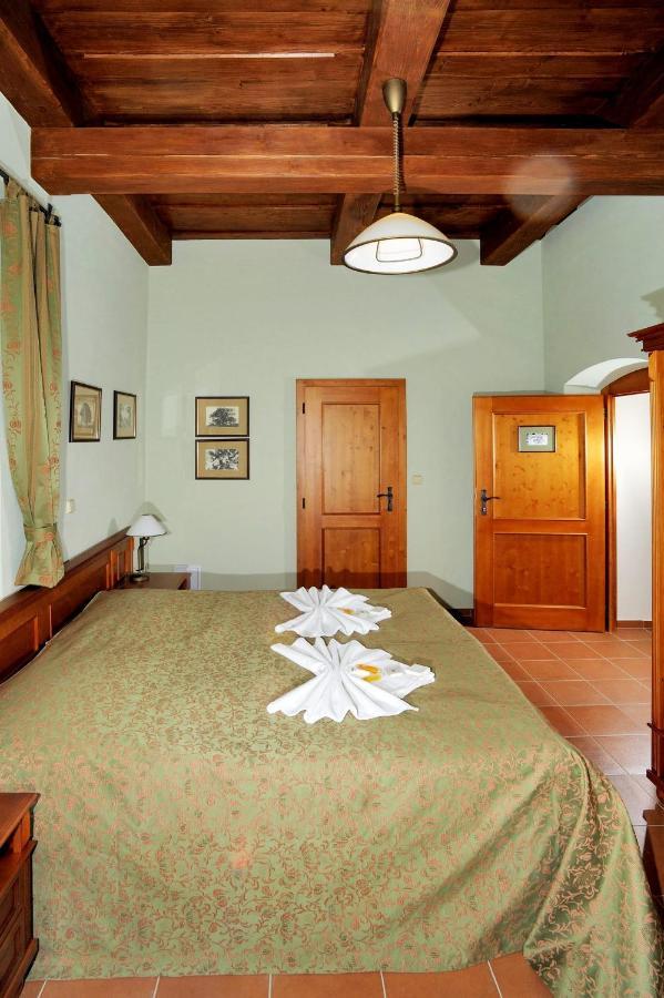 Hotel Kristin Hradek Decin Ngoại thất bức ảnh
